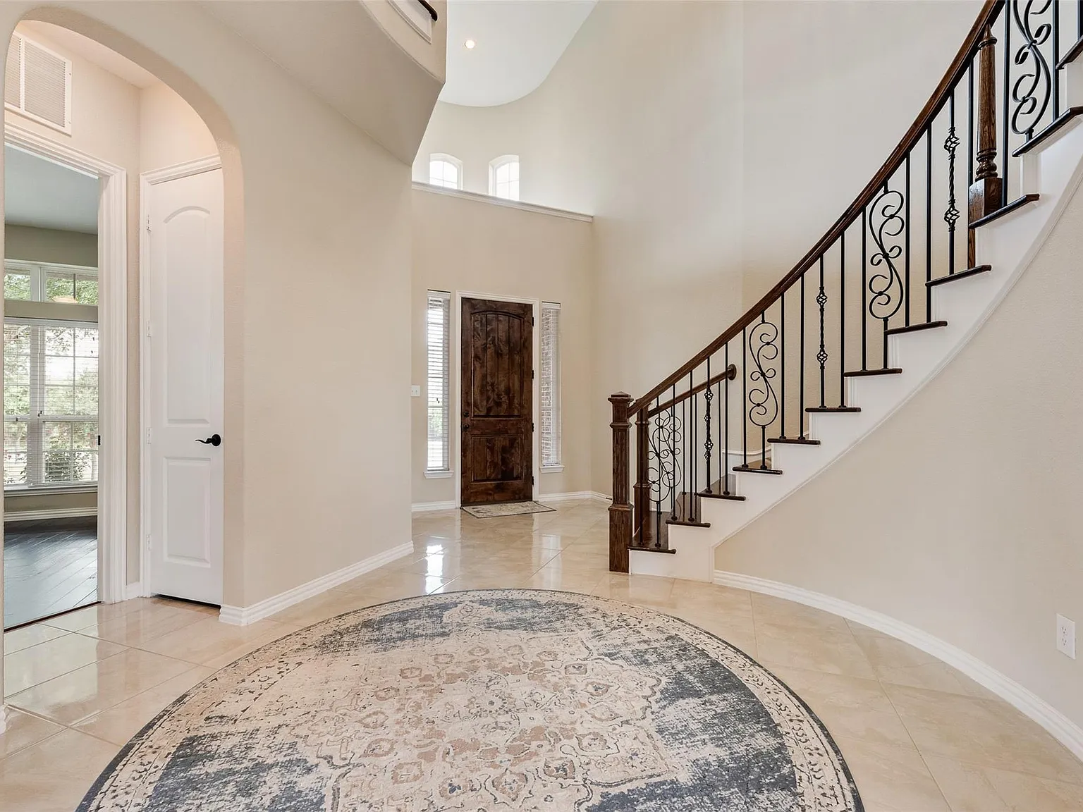 5 bed, 4159 sqft, $6,500 — Photo 4