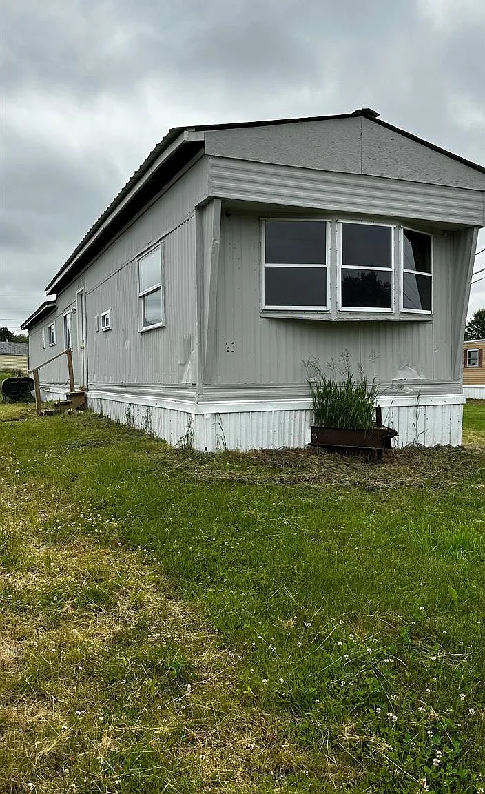 21 Diamond Ave — Photo 1