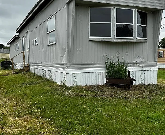 21 Diamond Ave — Photo 1