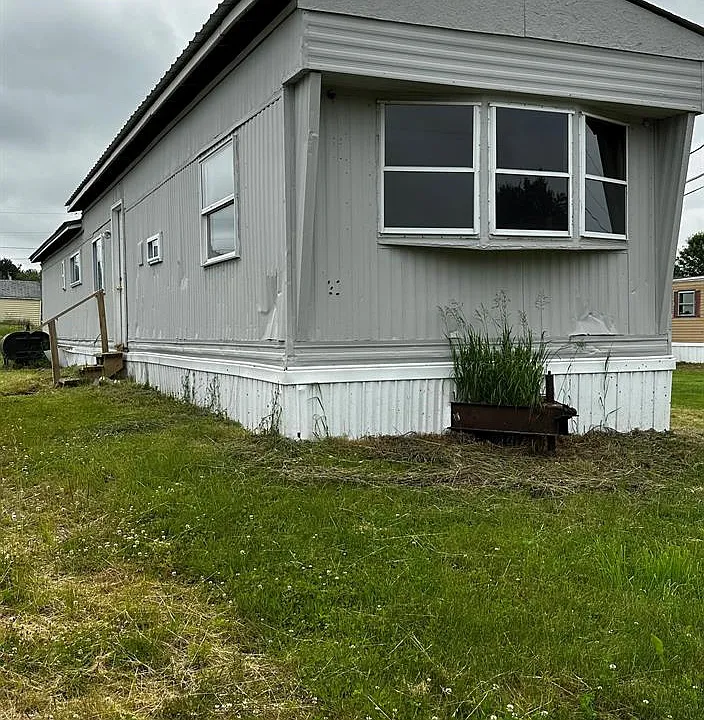 21 Diamond Ave