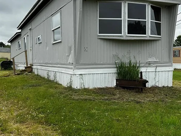 21 Diamond Ave, Clinton, ME