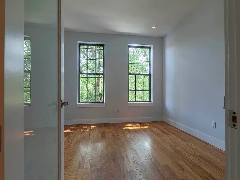 170 Harman St #1B — Photo 4