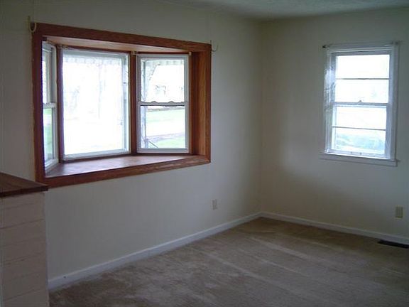 3rd image of 1424 Lindley Ave