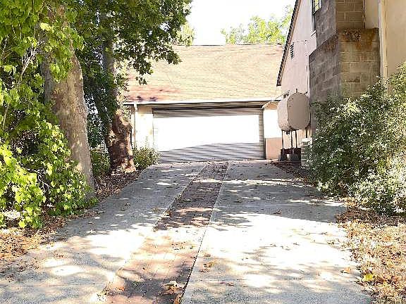 4th image of 245 N Foothill Dr