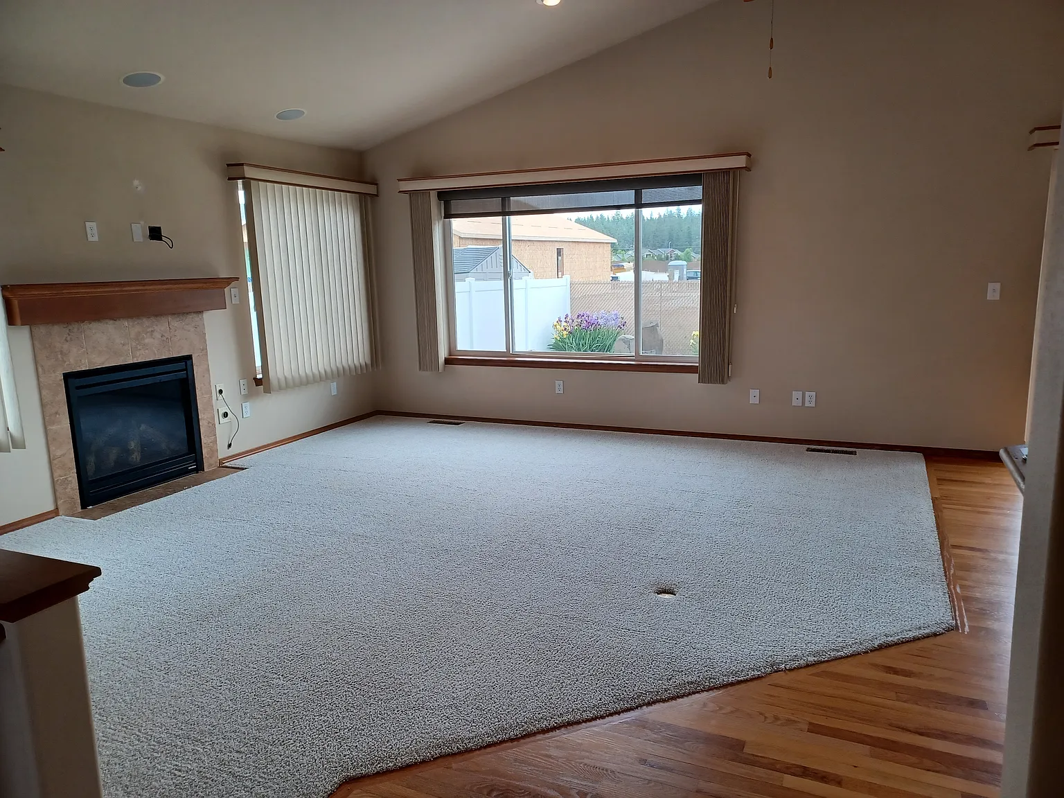 4 bed, 2.5 bath, 2852 sqft, $2,950 — Photo 2