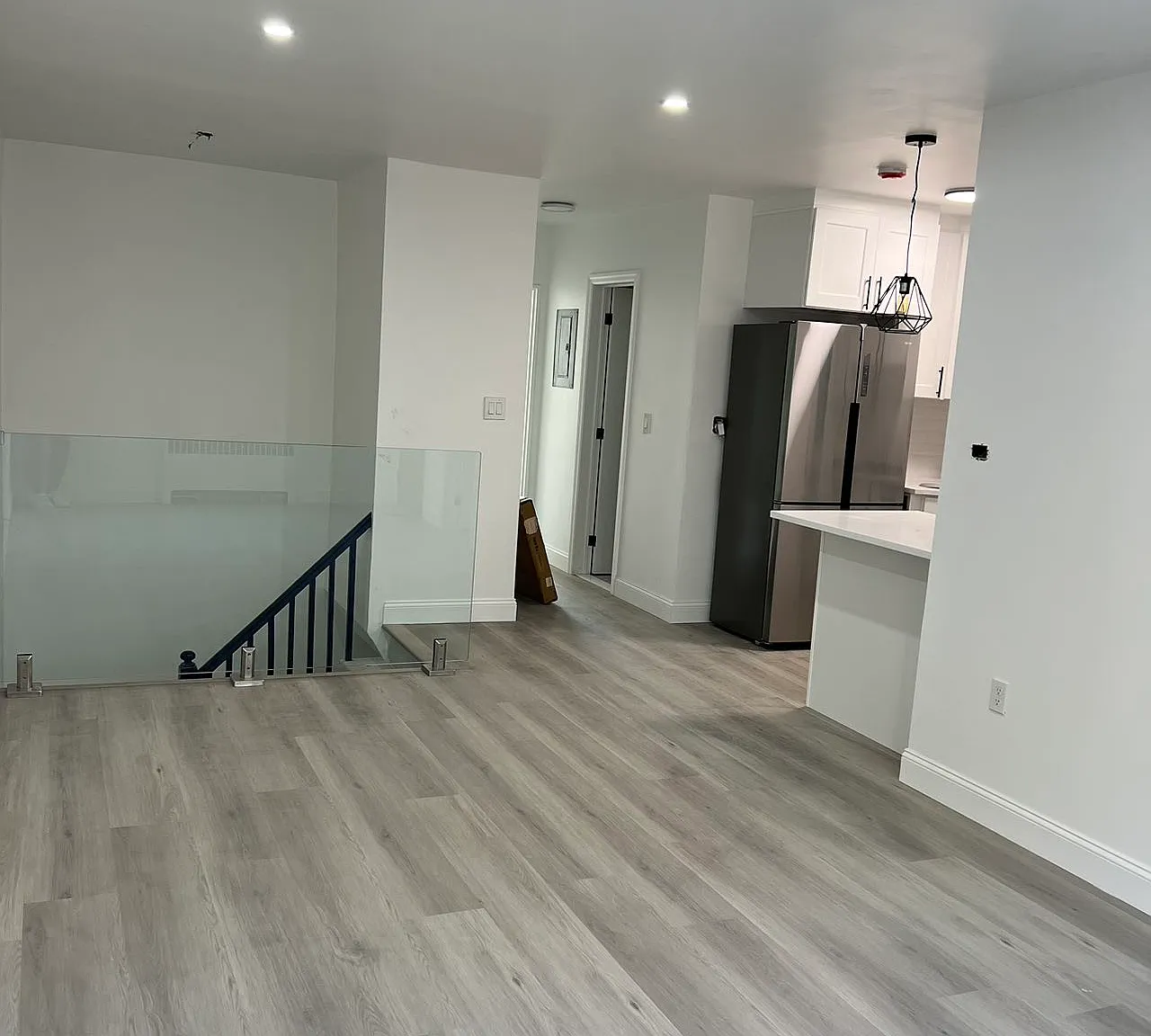 3 bed, 1000 sqft, $3,300 — Photo 3