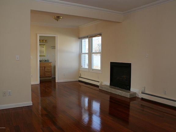 3rd image of 142 South St