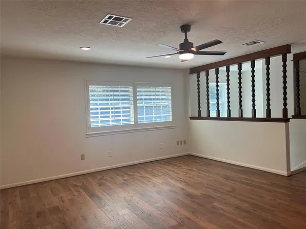8 Kings Creek Dr, Humble, TX 77339