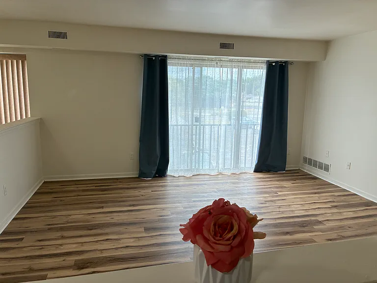 202 Sunset Ln — Photo 9