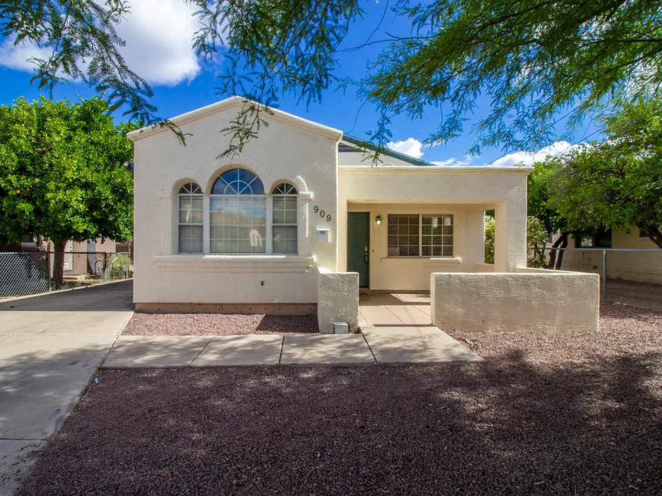 909 E. Drachman St.