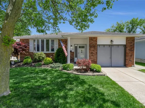 49 Mayberry Dr E, Buffalo, NY 14227