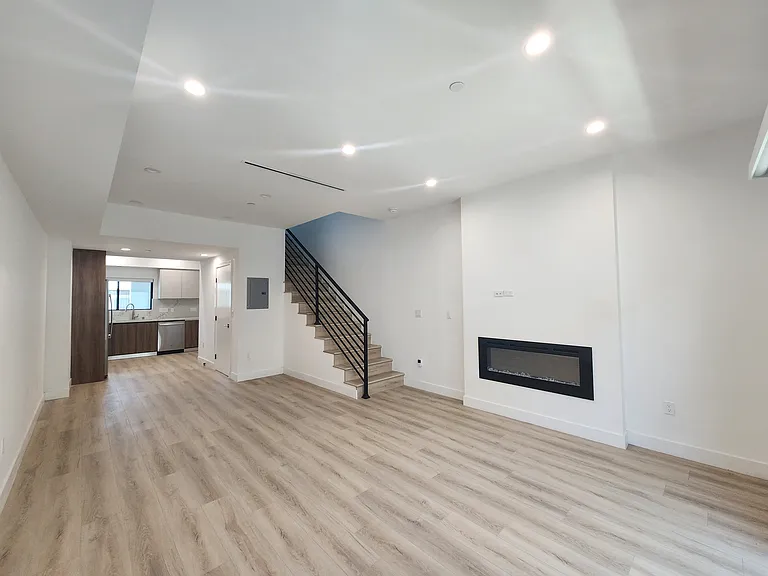 6061 Fulton Ave #4 — Photo 7