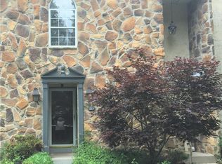 213 Valley Stream Ln, Wayne, PA 19087