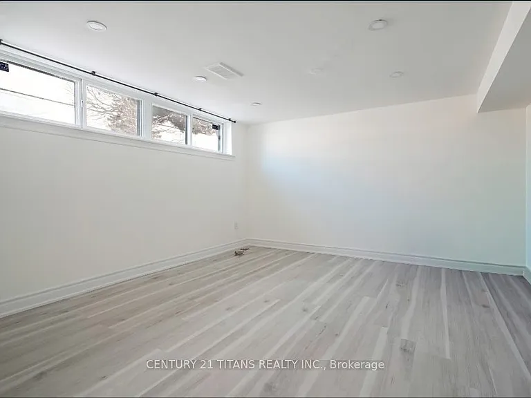 114 Benjamin Blvd #BASEMENT — Photo 6