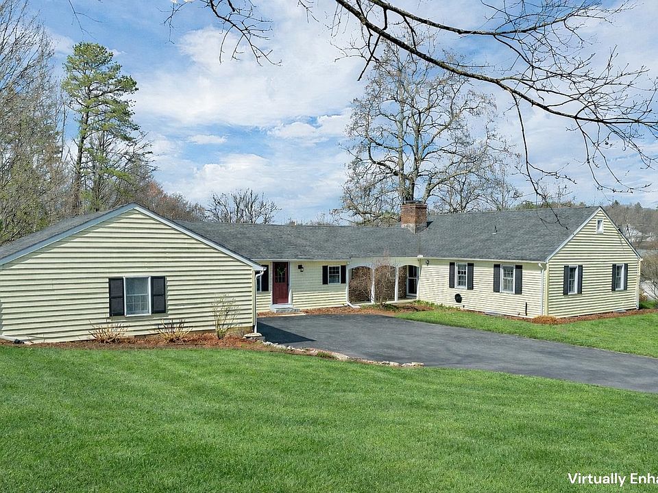 1st image of 7 Pinecrest Drive