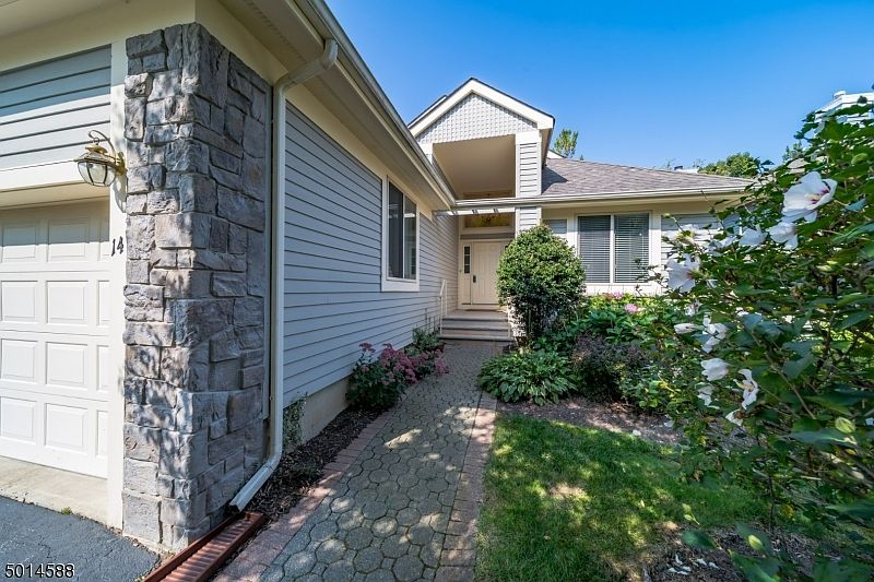 1st image of 14 Tannery Hill Dr