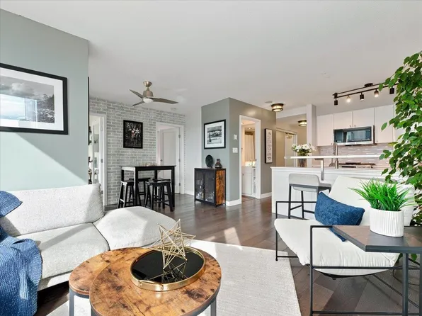 1495 Richards St #608, Vancouver, BC V6Z 3E3