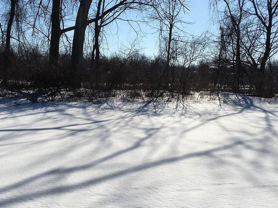 2nd image of 25 3rd Ave