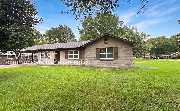 8250 Chesterfield Dr — Photo 2