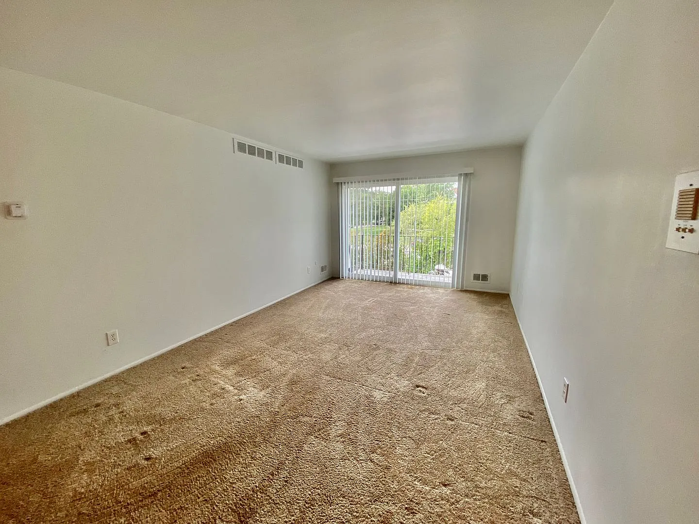 2nd floor, Remodeled 1 Bd. Greenway Park - Free Rent until November 1st!! — Photo 4