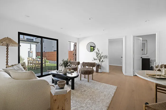 2 bed, 2.0 bath, 653 sqft, $3,900 — Photo 4