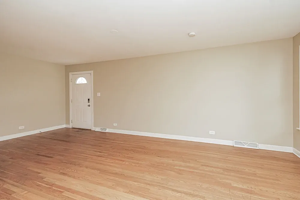 3 bed, 1706 sqft, $1,300 — Photo 2