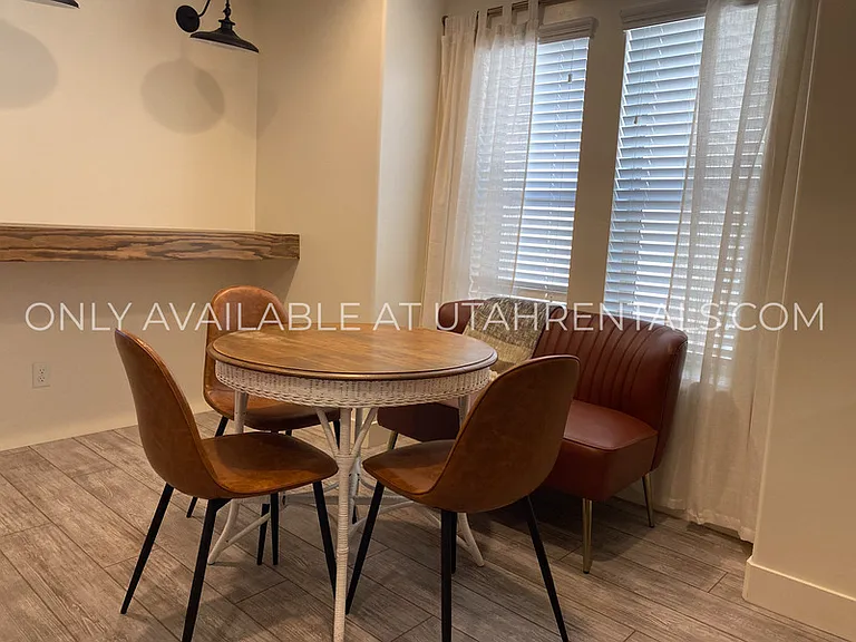345 W Park View Ln — Photo 5
