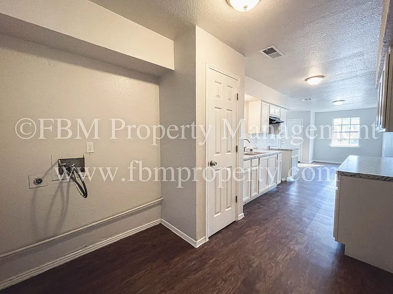 1603 S Hall St #B — Photo 5