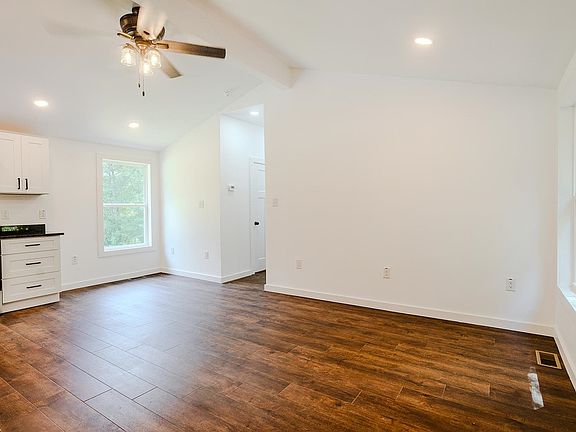 5th image of 123 Beckys Blvd