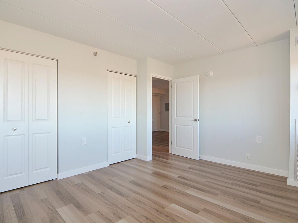 2nd image of 1933 Commonwealth Ave #13