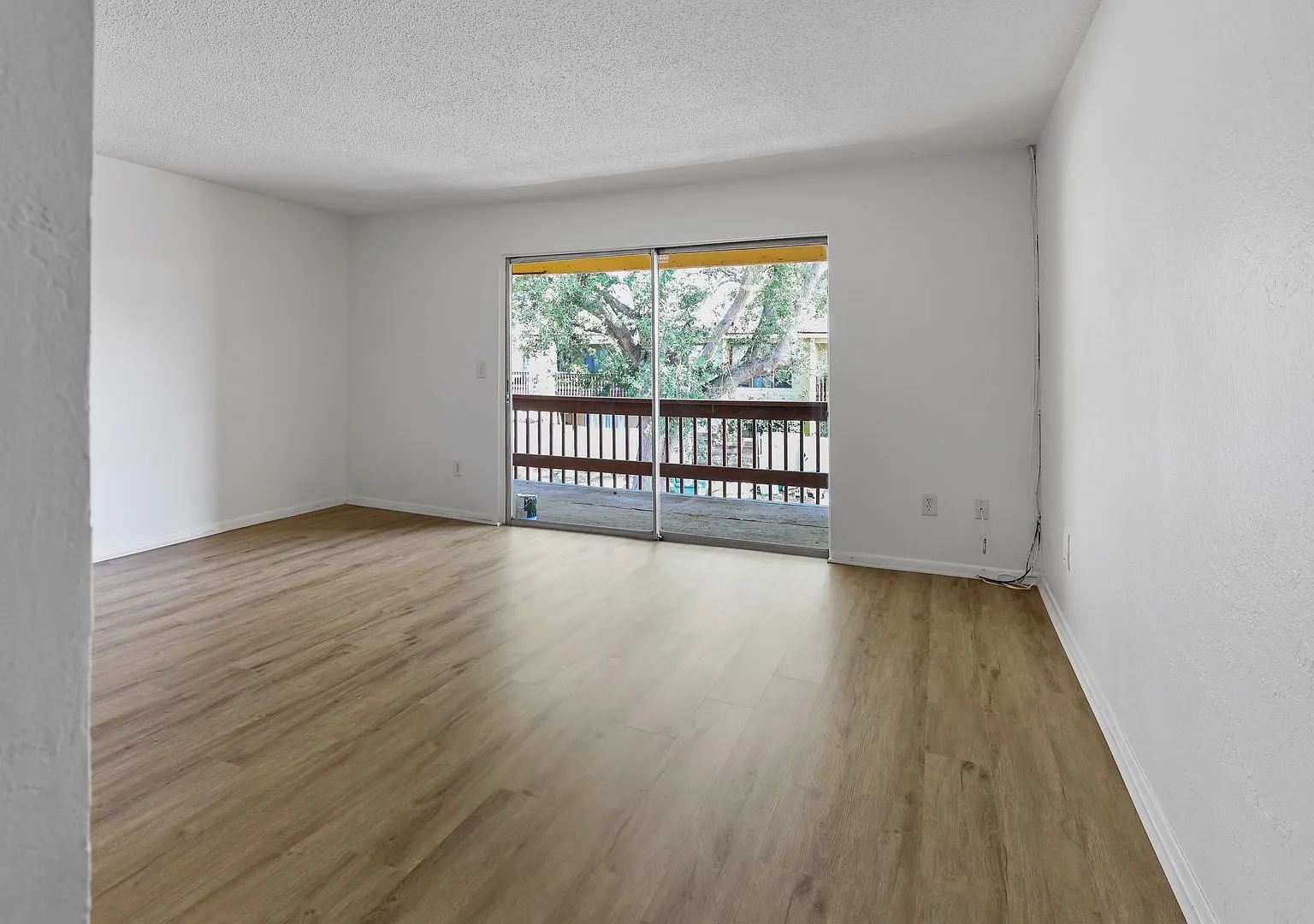 3bd Rental by Clark & Beneva Rd with Amenities — Photo 1