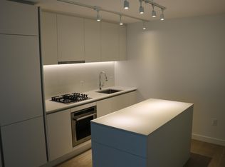 908 Quayside Dr, New Westminster, BC V3M 6Z6