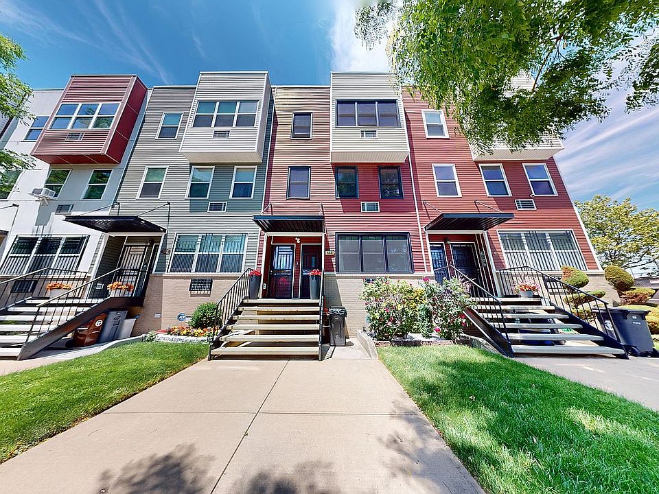 1st image of 555 Egan St