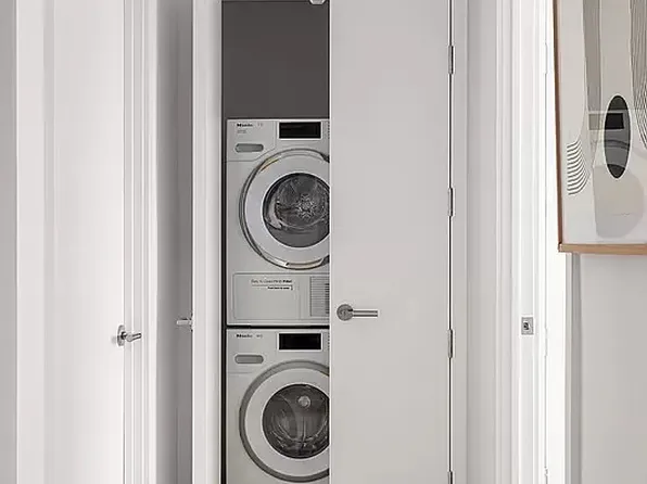 208 Delancey Street image 7 of 18