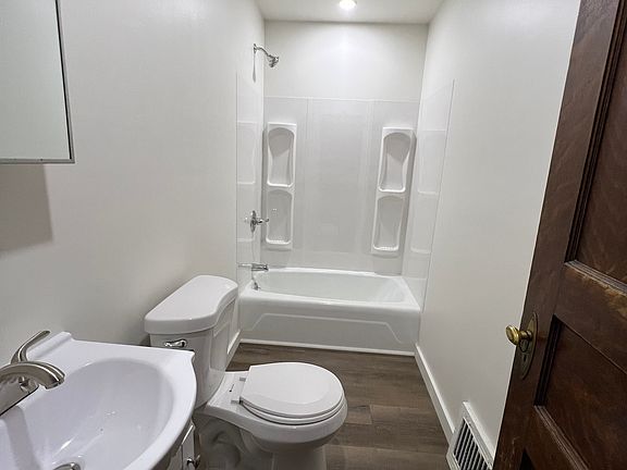 2nd image of 1121 W 10th St Floor 1
