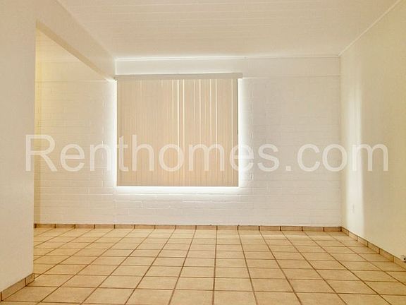 3rd image of 5034 W Point Loma Blvd