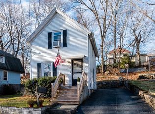 36 Acorn Ct, New London, CT 06320