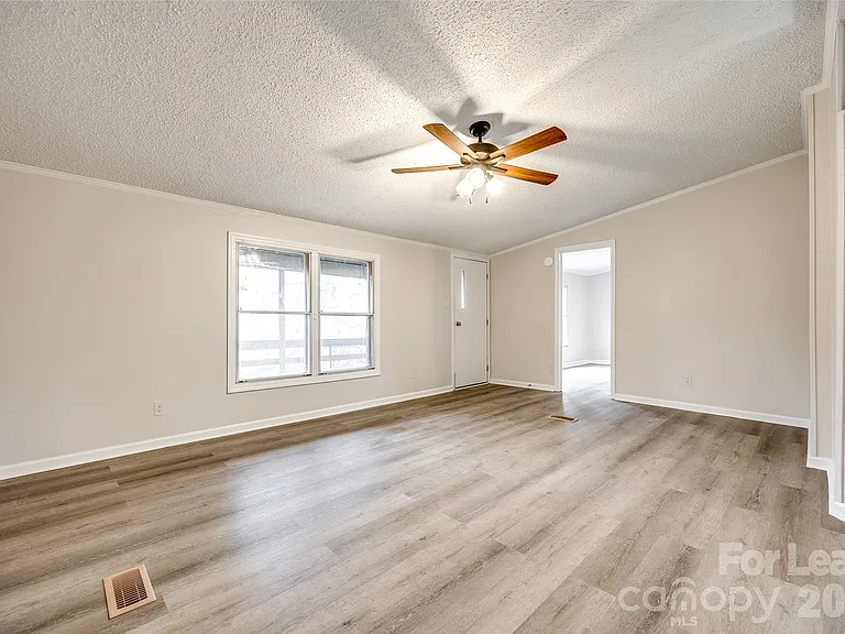 128 Summerglen Dr — Photo 7