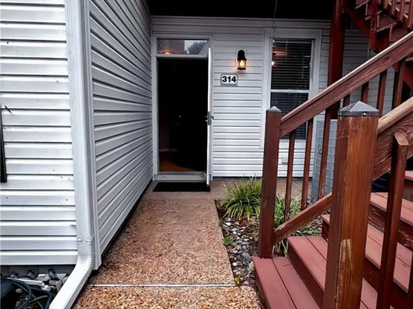 314 Persimmon Dr, Yorktown, VA 23693