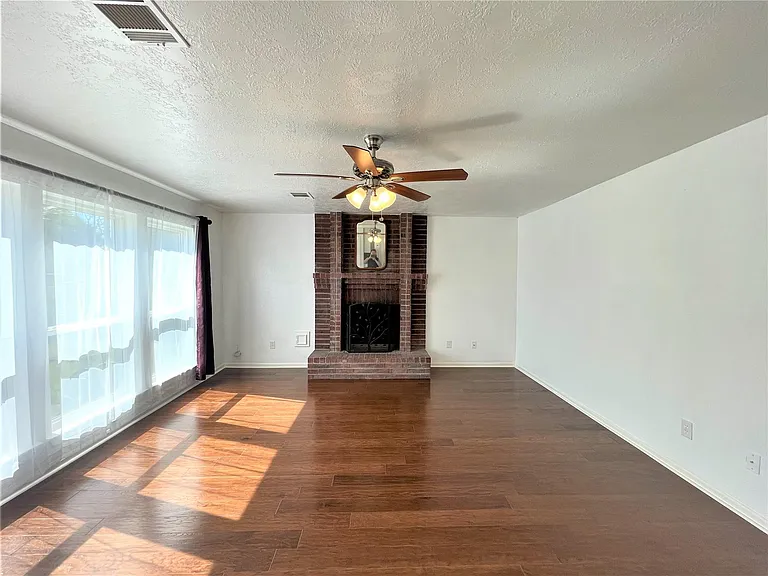 834 Island Meadow Ct — Photo 9