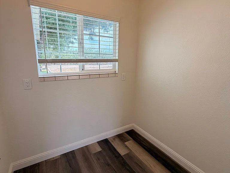 Steinegul Rd — Photo 9