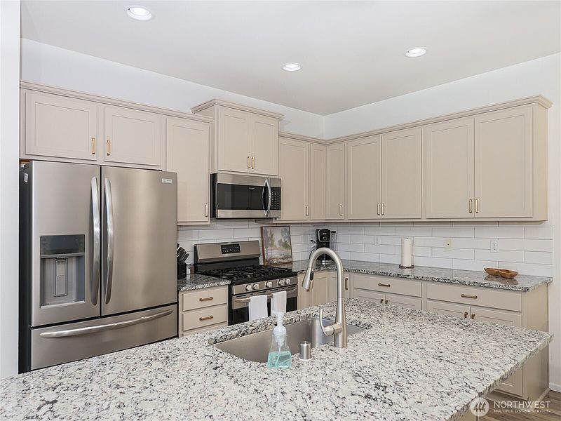 5th image of 17701 Maple Street