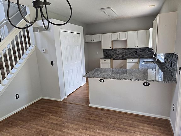 5th image of 338 Forestview Dr