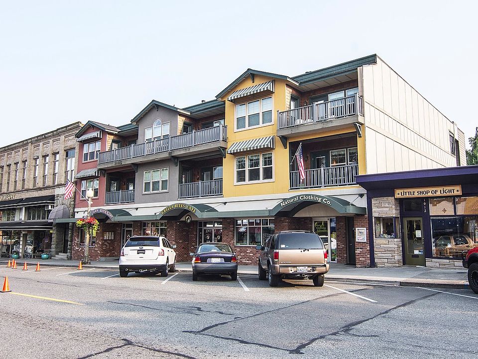 Unit is 2nd floor, yellow one with American Flag