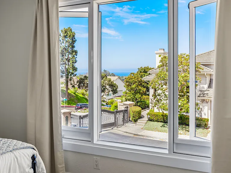 1807 Amalfi Dr — Photo 25