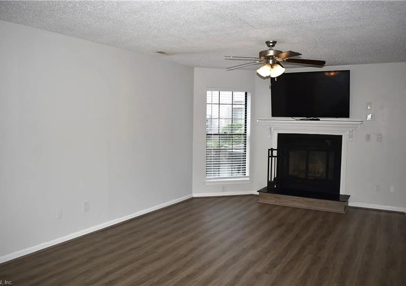 Waterfront Condo — Photo 3