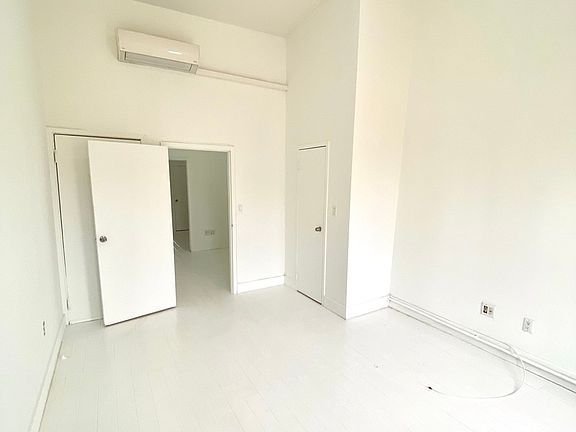 3rd image of 11-22 47th Ave #3R