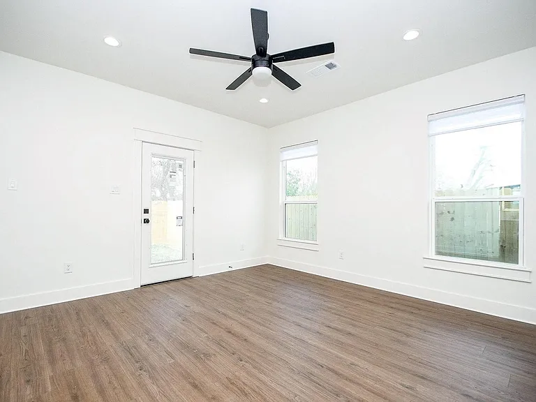 4101 Victoria Ave #B — Photo 25