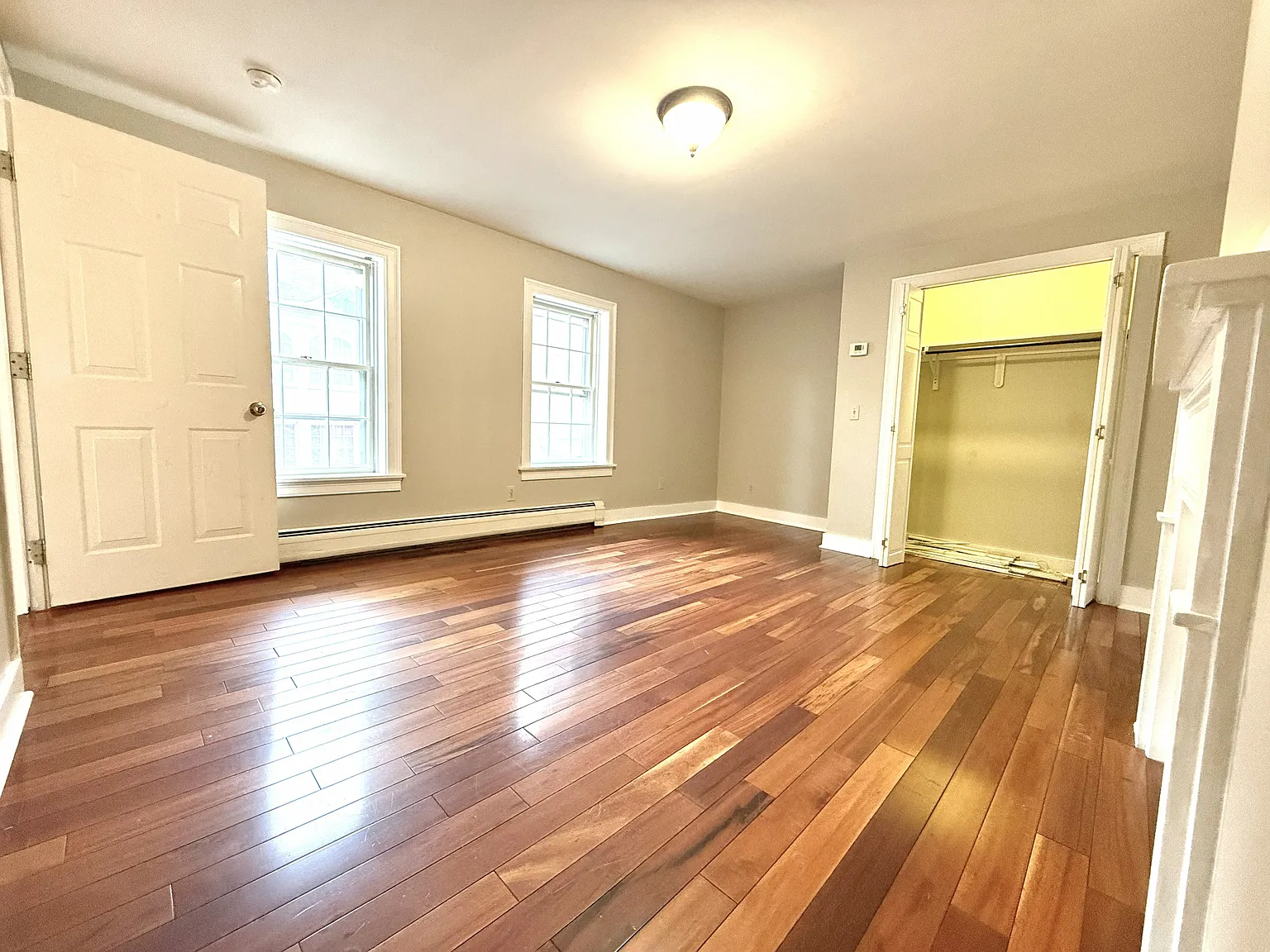 2 bed, 1034 sqft, $1,600 — Photo 3