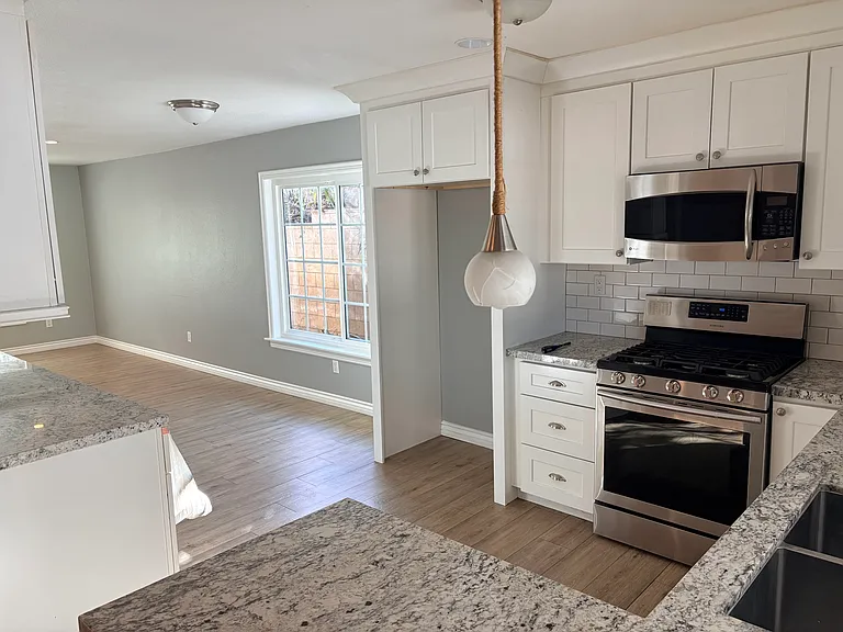 11606 Lyster Ave — Photo 4